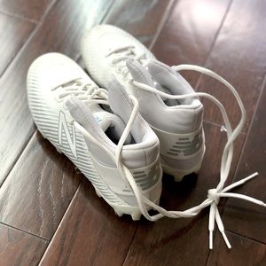 Girls New Balance Freeze 2.0 cleats